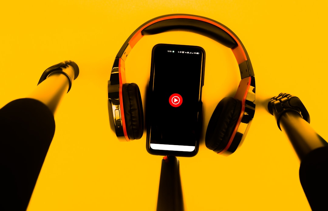 Mobile App to Listen to AM and FM Radio on Phone